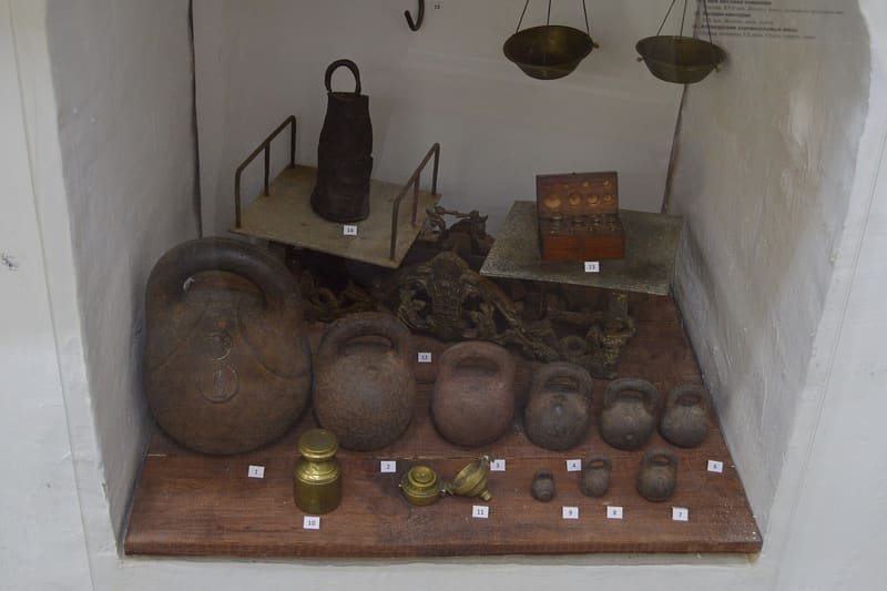 Balance scale weights