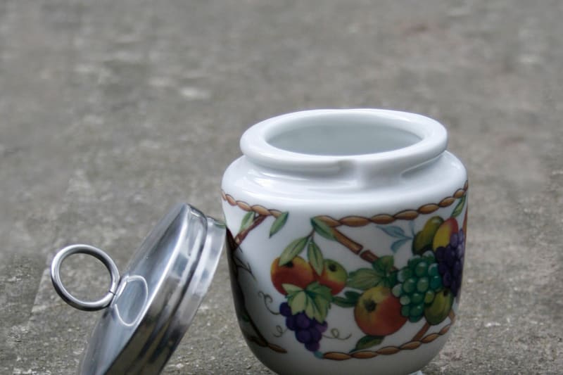 Egg coddler