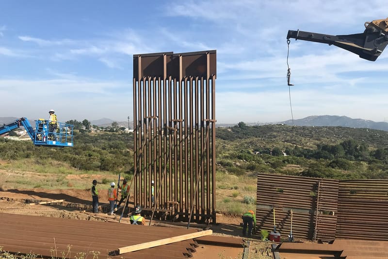 Border crossing barrier