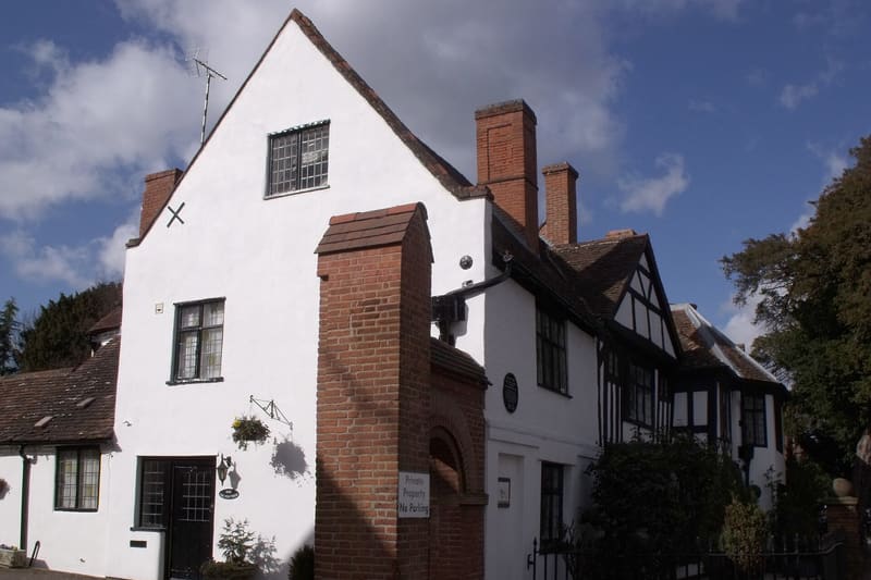 Narrow infill house
