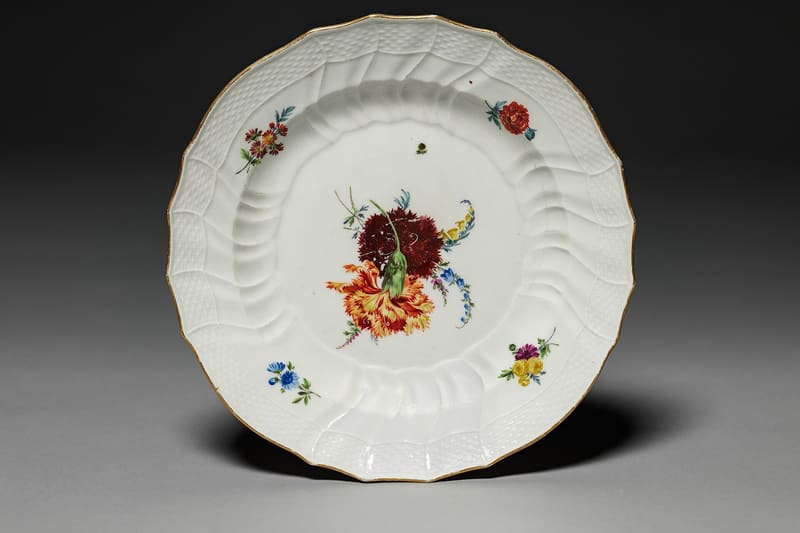 Porcelain plate