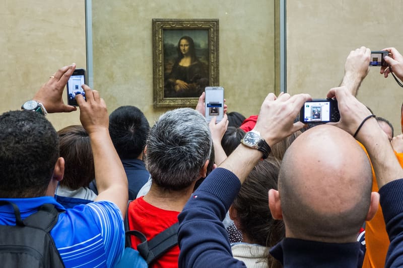 Mona Lisa Louvre visitors