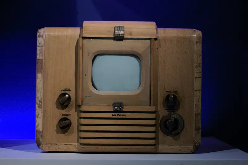 A branded card in warm retro colours introducing a quiz about watching television before streaming.