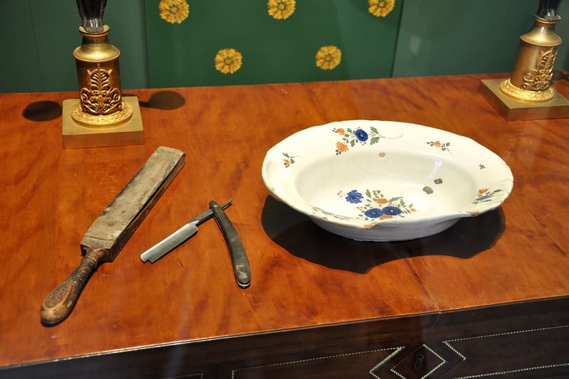 Straight razor shaving